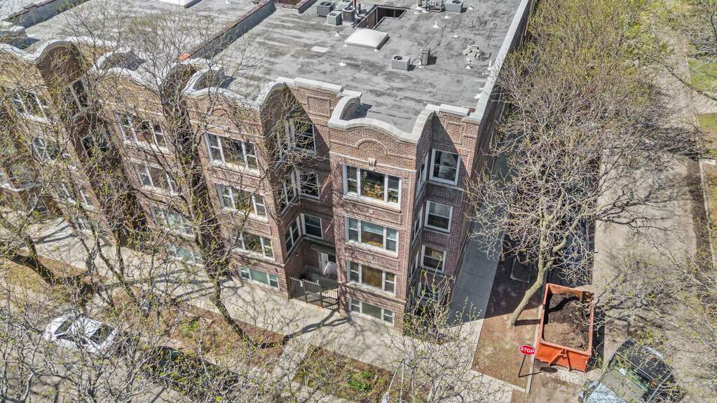 2027 W. Eastwood Ave, Ravenswood